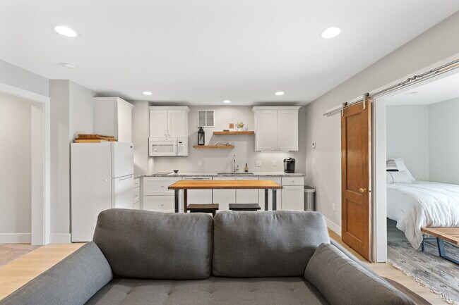 Building Photo - Fully Furnished ADU in Valley West