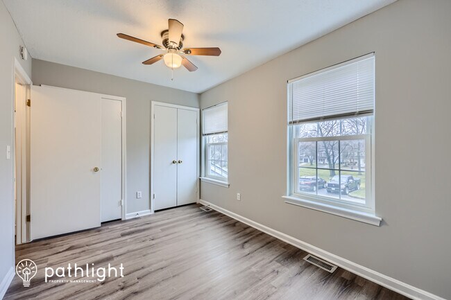 Foto del edificio - 4321 Hampton Hall Ct