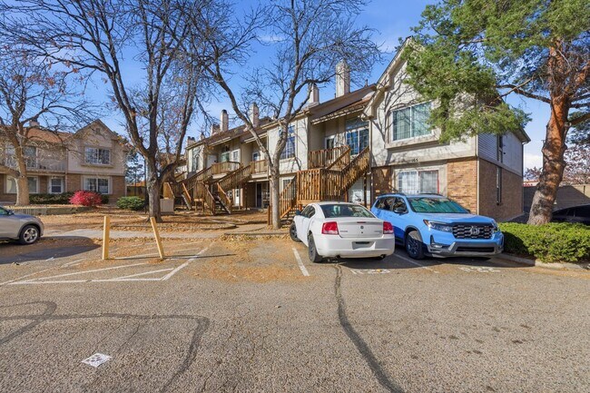 Foto del edificio - Open Concept Two Bed Two Bath Townhouse!