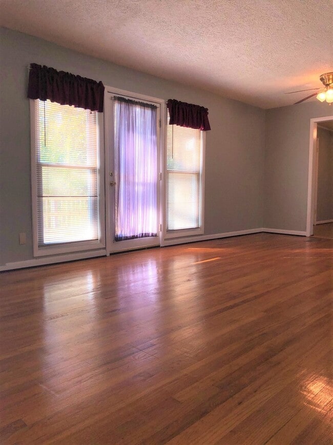 Building Photo - 98 Montclair Cir