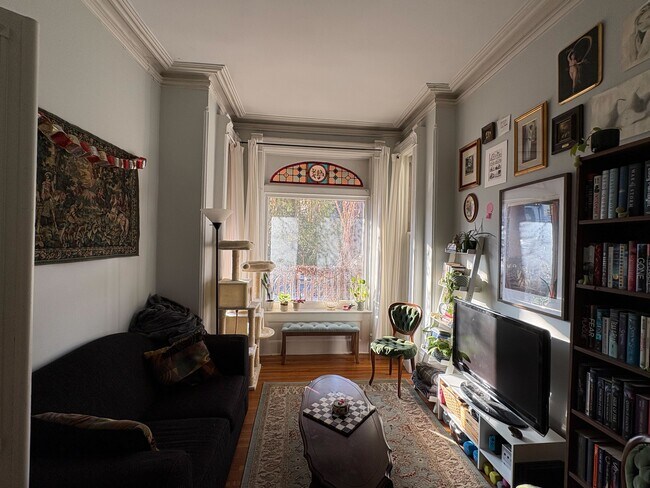 Building Photo - 21 Borden St