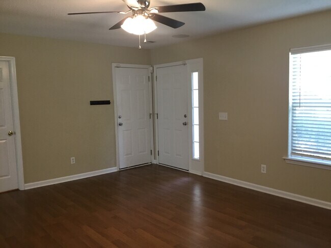 Building Photo - 482 Mill Street