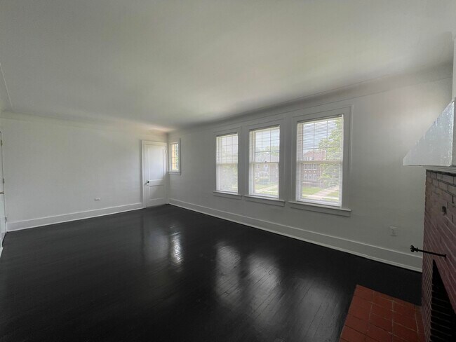 Foto del edificio - 4706 Lakewood St