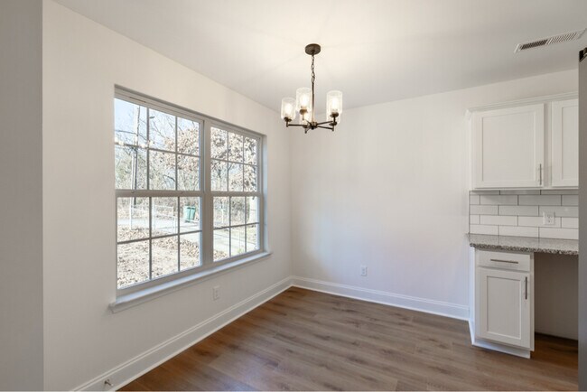 Building Photo - 812 Aubrey Ave