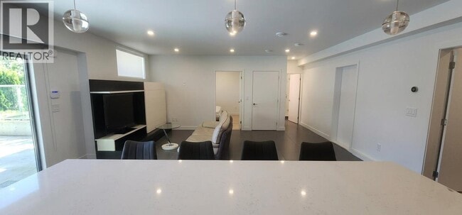 Building Photo - 3550 Quesnel Dr