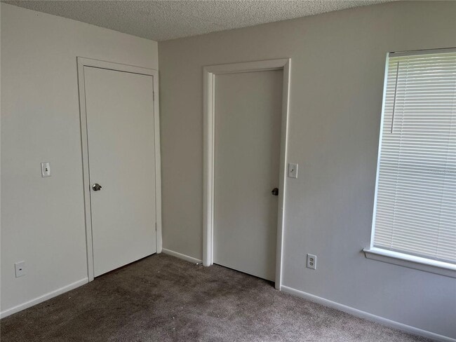 Building Photo - 2564 Grassy Point Dr