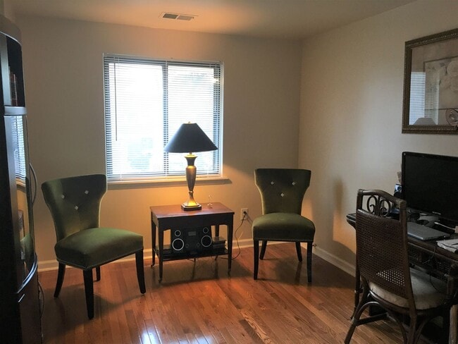 Building Photo - Gorgeous 4 BR Townhouse in Germantown!