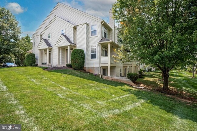 Building Photo - 701 Dresher Woods Dr