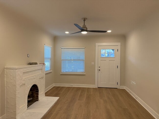 Building Photo - 509 Sierra Blvd