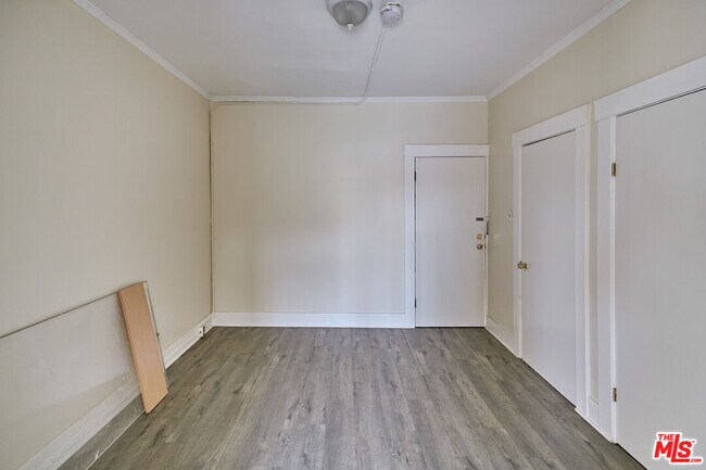 Building Photo - 4019 W Olympic Blvd