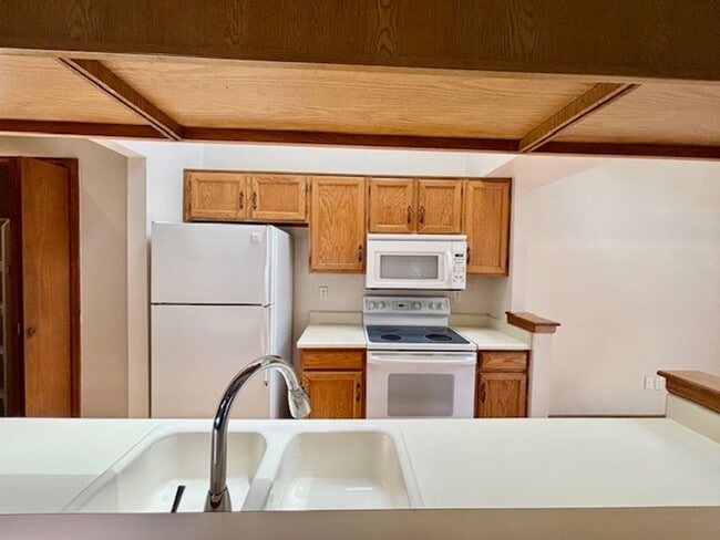 Building Photo - 8020 Holland Ct