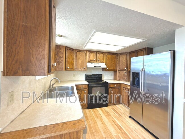 Building Photo - 1020 E 1275 N