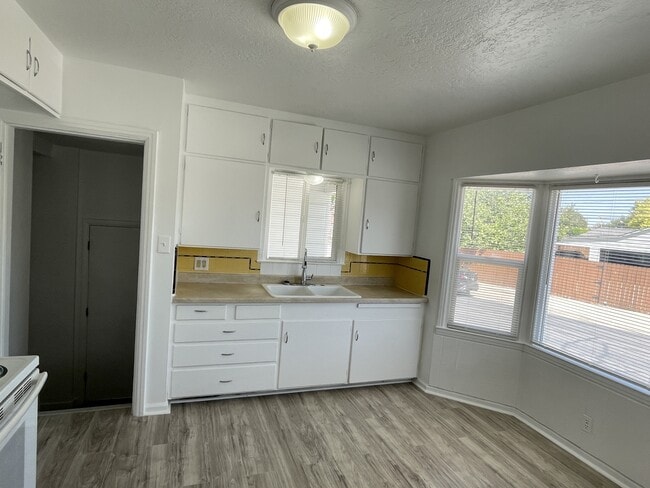 Building Photo - 4880 S Wasatch St