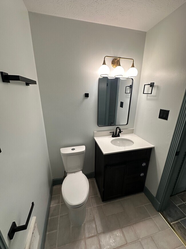 Building Photo - 5102 Invicta Dr