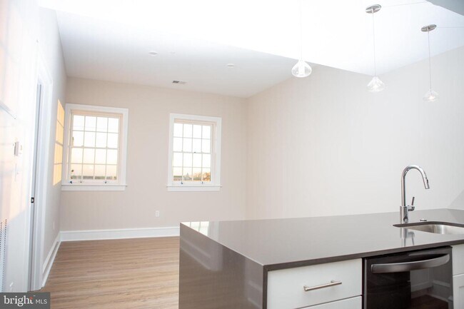Foto del edificio - 228 W 9th St