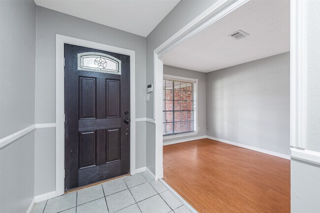 Foto del edificio - 239 Blackwater Ln