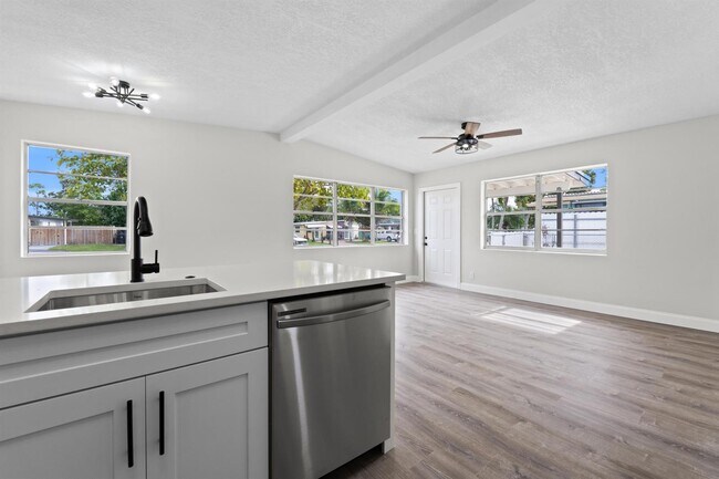 Building Photo - 2415 Lewis Rd