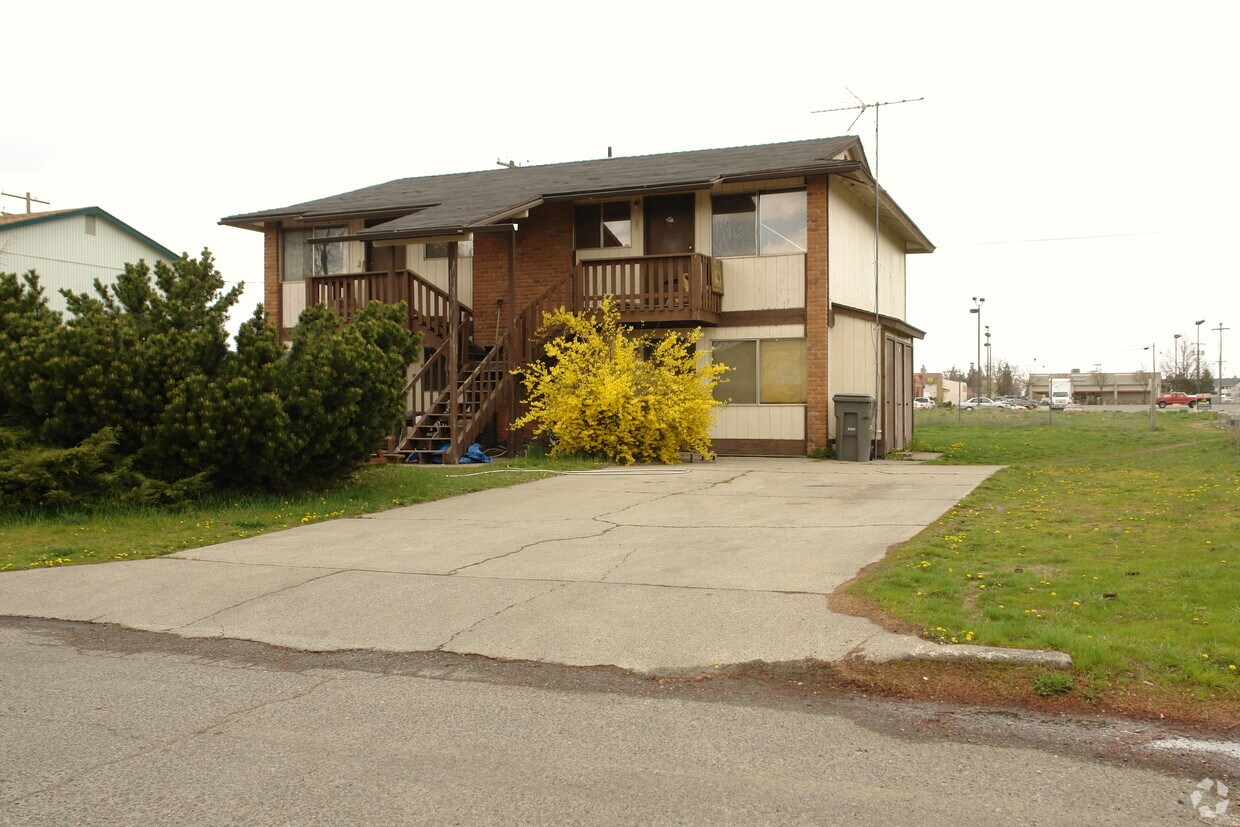 Building Photo - 127 E Borah Ave