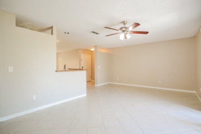 Foto del edificio - 1723 Ashwood Cir