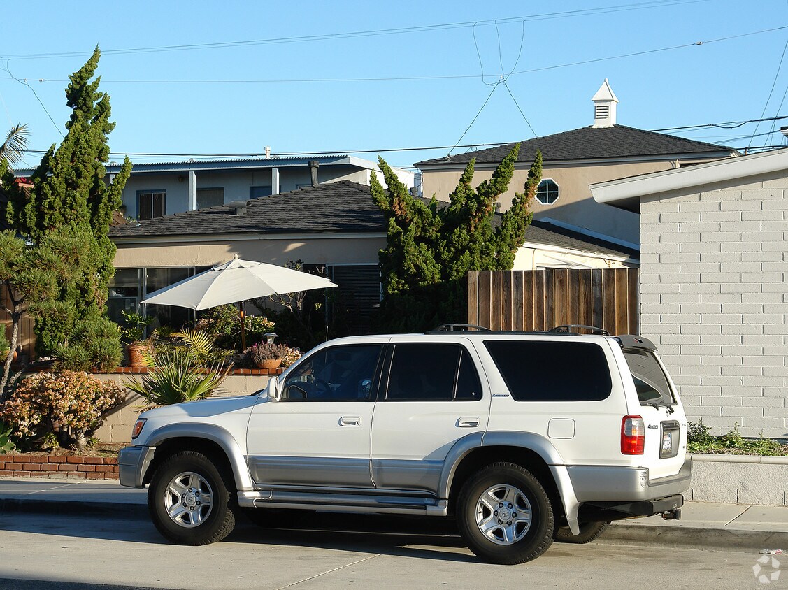 Primary Photo - 1240 W Balboa Blvd