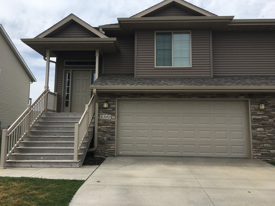 1393 Ozark Rdg, Coralville, IA 52241 Townhome Rentals in Coralville