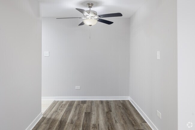 1 habitación, 1 baño - 750 pies cuadrados - Comedor - 3161 N Cambridge Ave