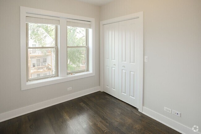 Building Photo - 3919 N Janssen Ave