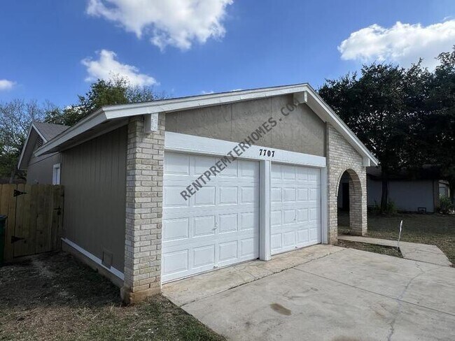 Building Photo - 7707 Pipers Hill