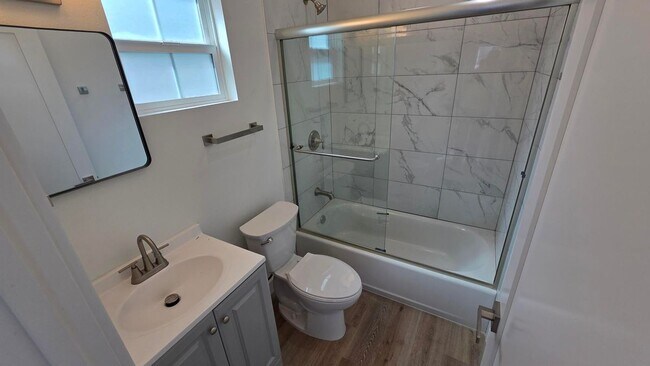 Foto del edificio - 988 El Camino Dr