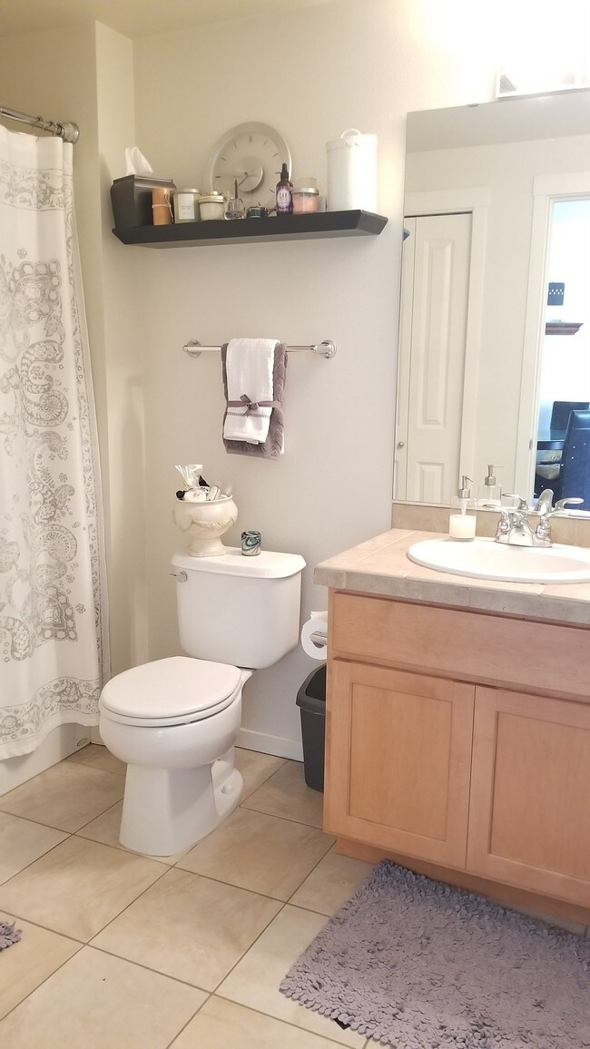 Bathroom - 2901 NE Blakeley St