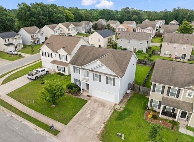 Building Photo - Hunter's Crossing - 4 Beds, 3 Baths