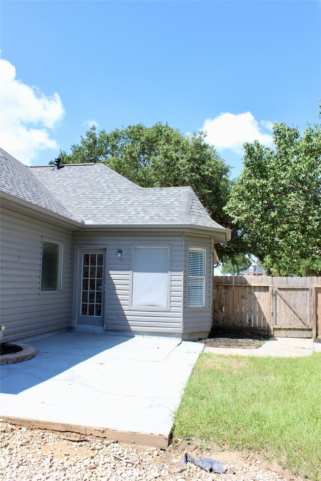 Building Photo - 18622 Tree Lark Ln
