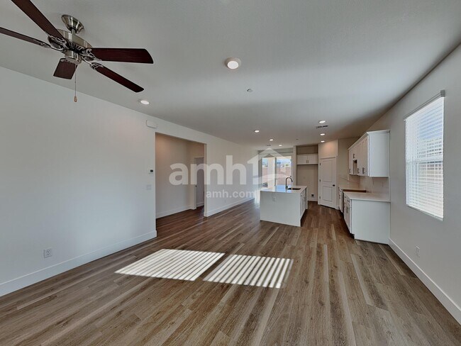 Foto del edificio - 677 Crimson Flare Ct