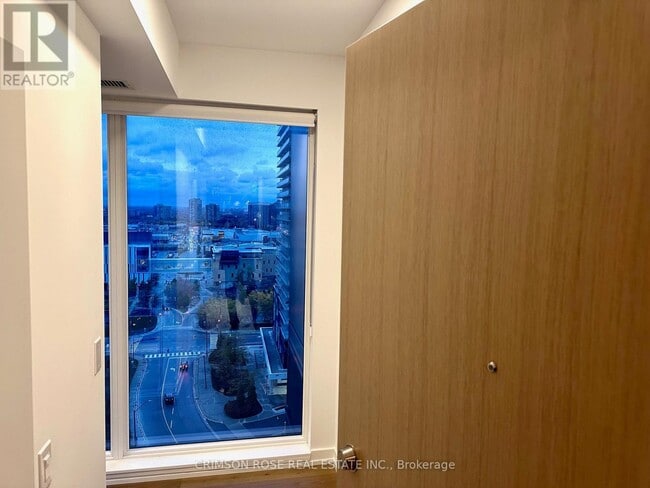 Photo du bâtiment - 395 Square One Dr