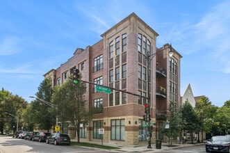 Building Photo - 3158 N Paulina St