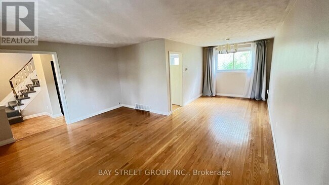 Photo du bâtiment - 153 Simpson Rd