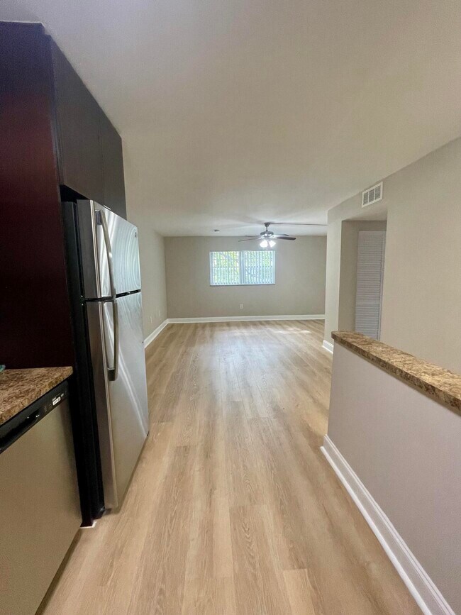 Foto del edificio - 650 SW 2nd Ave