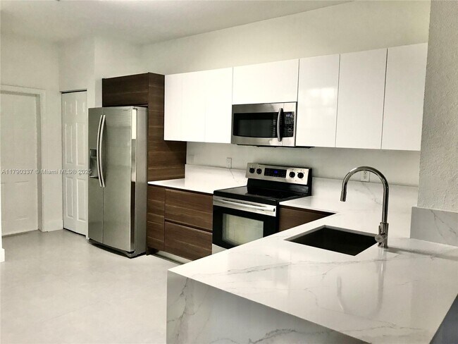 Foto del edificio - 4034 Peppertree Dr