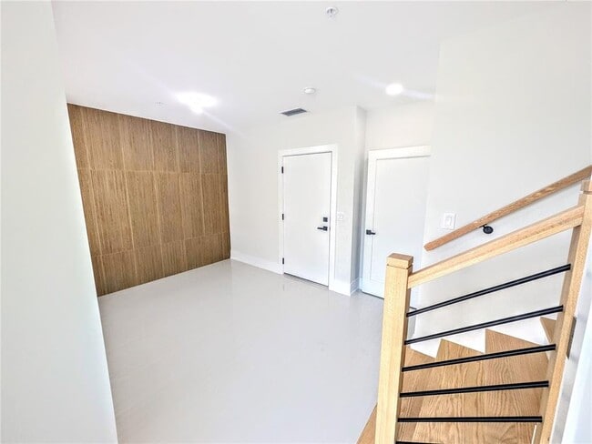 Building Photo - 2194 Fruitville Rd