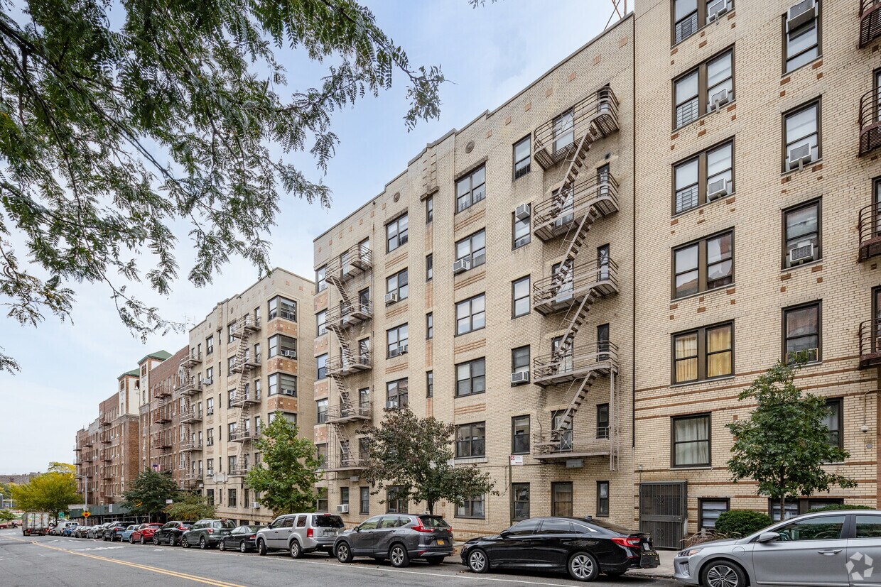 Foto principal - 251 Seaman Ave