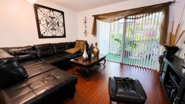 Foto del edificio - 460 S Park Rd