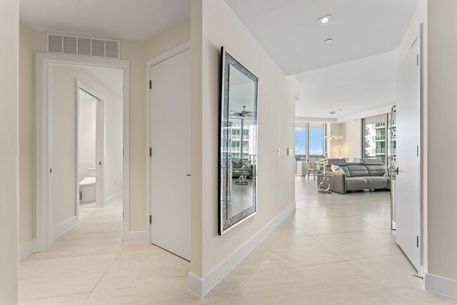 Building Photo - 3100 N Ocean Dr