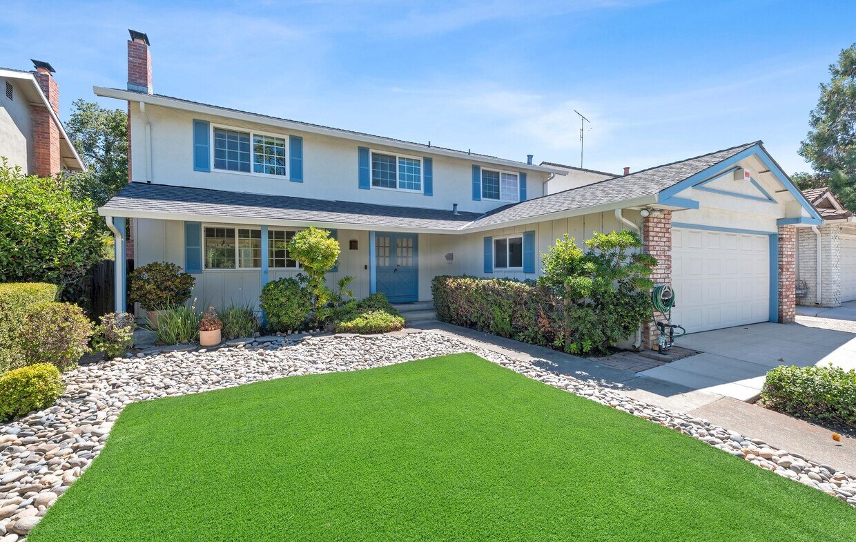 Primary Photo - 5 bed/2.5 bath single family home in W. Sa...