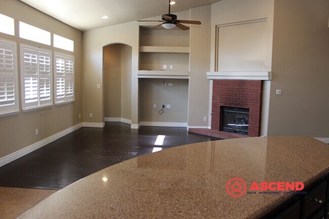 Foto del edificio - Beautiful 4 Bed / 2 Bath Home in Desirable Seven Oaks Community!