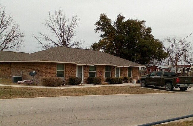 Building Photo - 111 NW Main St