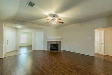 Building Photo - 18418 Austin Oak Ln