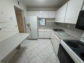 Building Photo - 8051 S Colony Cir