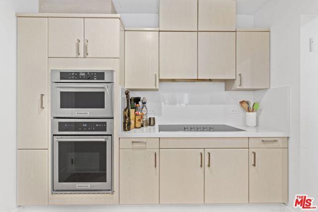 Building Photo - 10724 Wilshire Blvd