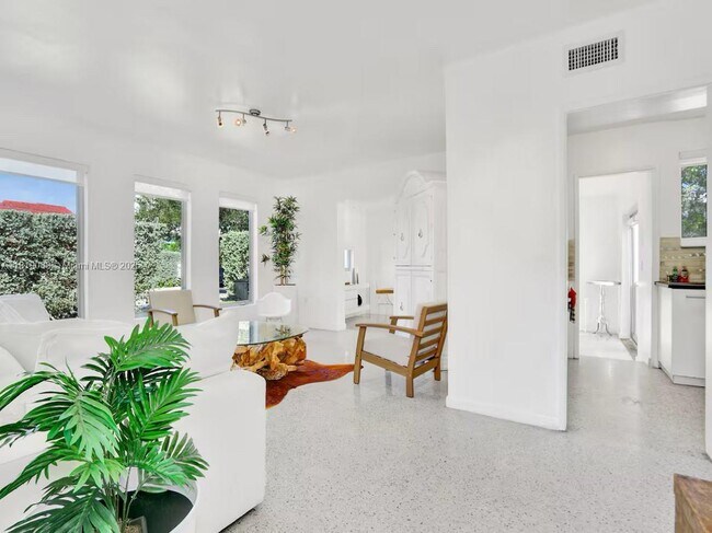 Foto del edificio - 7537 W Treasure Dr