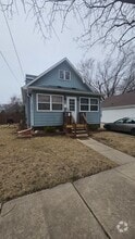 Building Photo - 408 Oak St